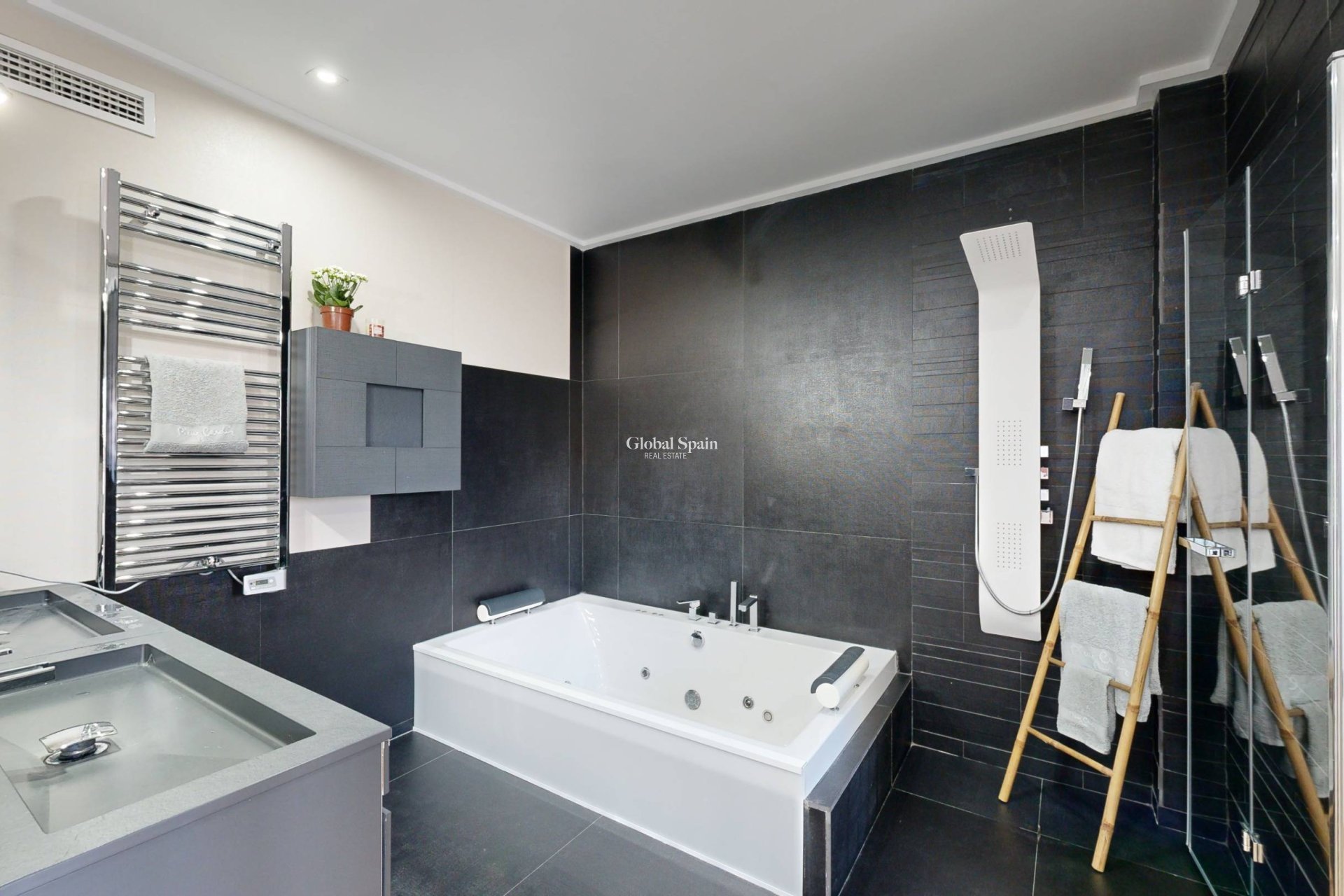 Odsprzedaż - WILLA  -
MOLINA DEL SEGURA - Torrealta