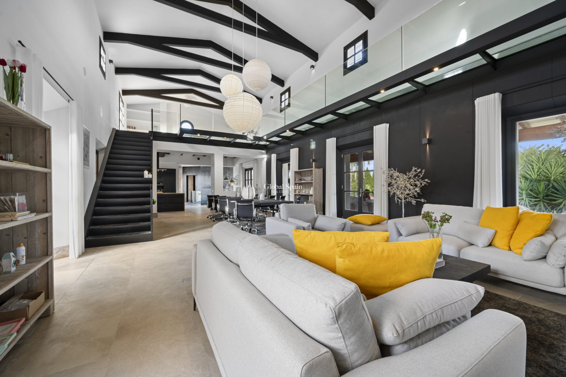 Odsprzedaż - WILLA  -
MONTUÏRI - optional location detail