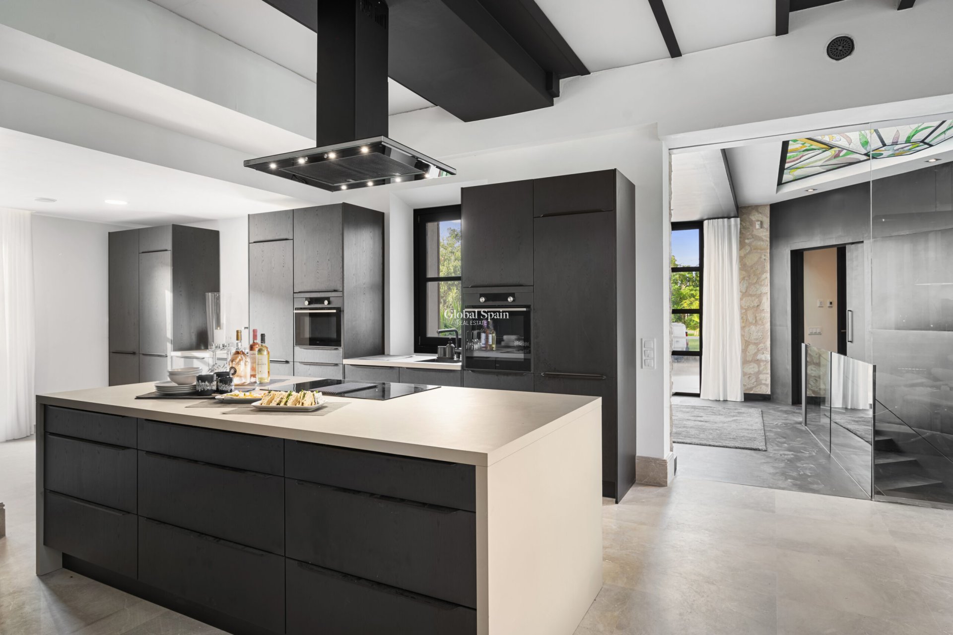 Odsprzedaż - WILLA  -
MONTUÏRI - optional location detail