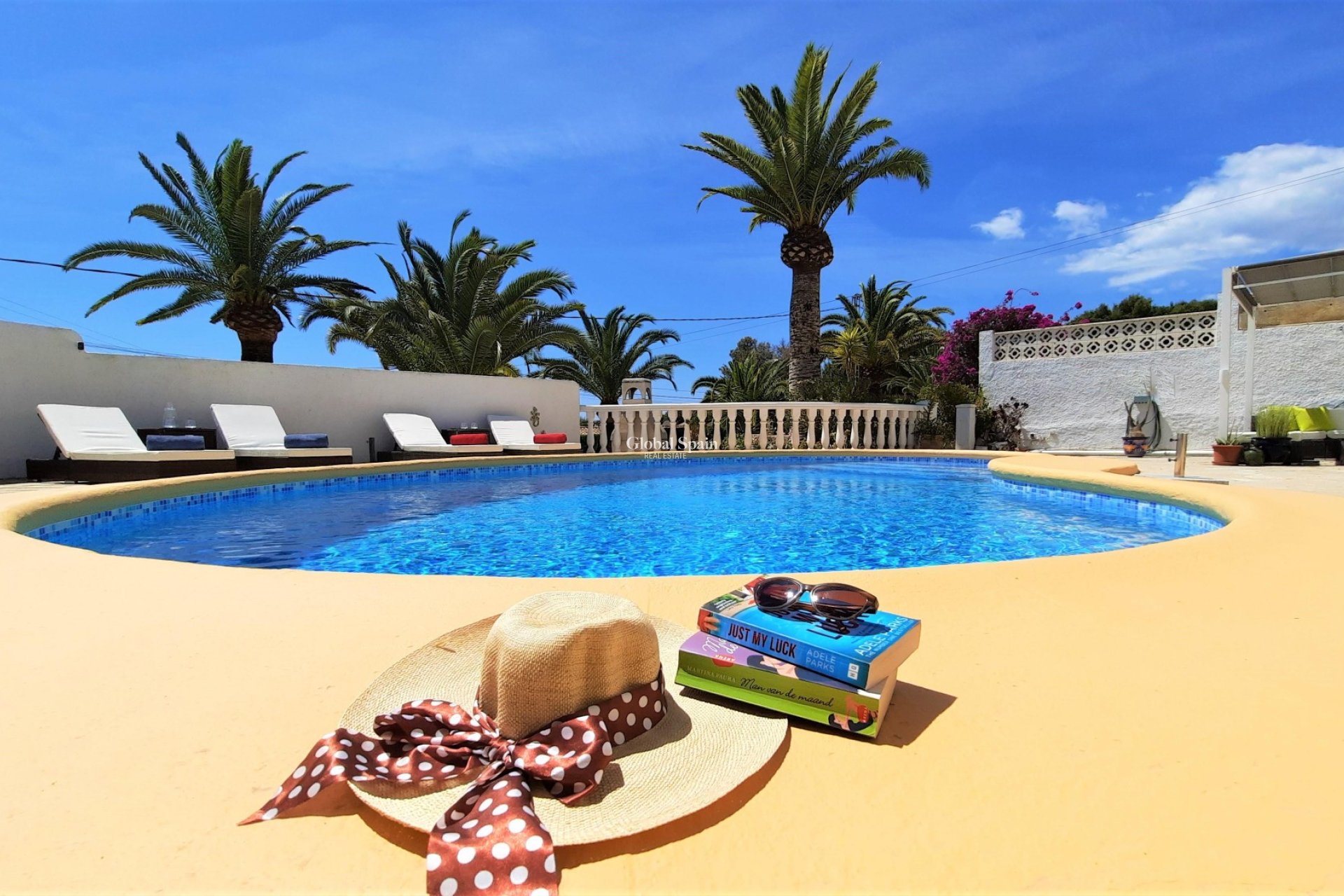 Odsprzedaż - WILLA  -
MORAIRA_TEULADA - center