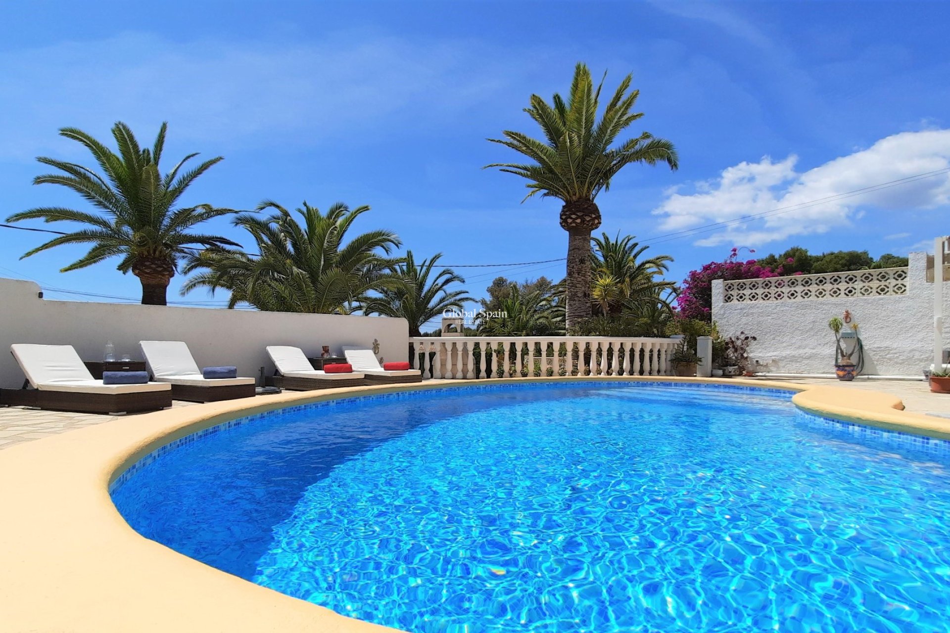 Odsprzedaż - WILLA  -
MORAIRA_TEULADA - center