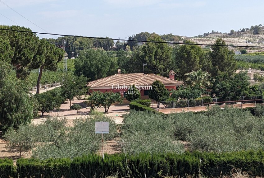 Odsprzedaż - WILLA  -
MURCIA - Inland