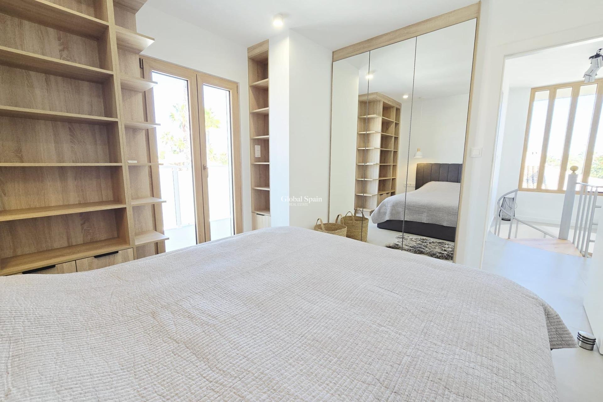 Odsprzedaż - WILLA  -
ORIHUELA COSTA - CABO ROIG