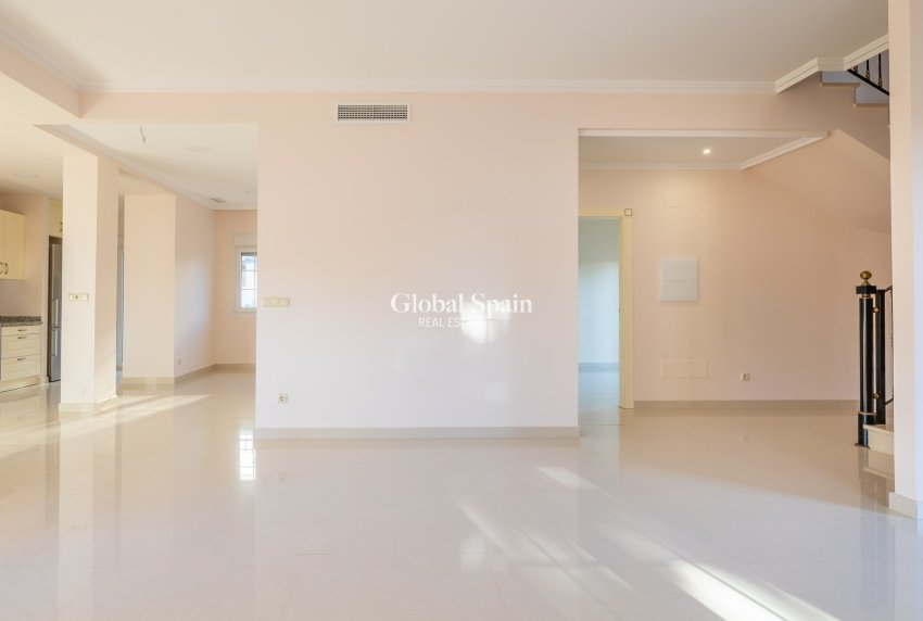 Odsprzedaż - Willa -
ORIHUELA COSTA - CABO ROIG