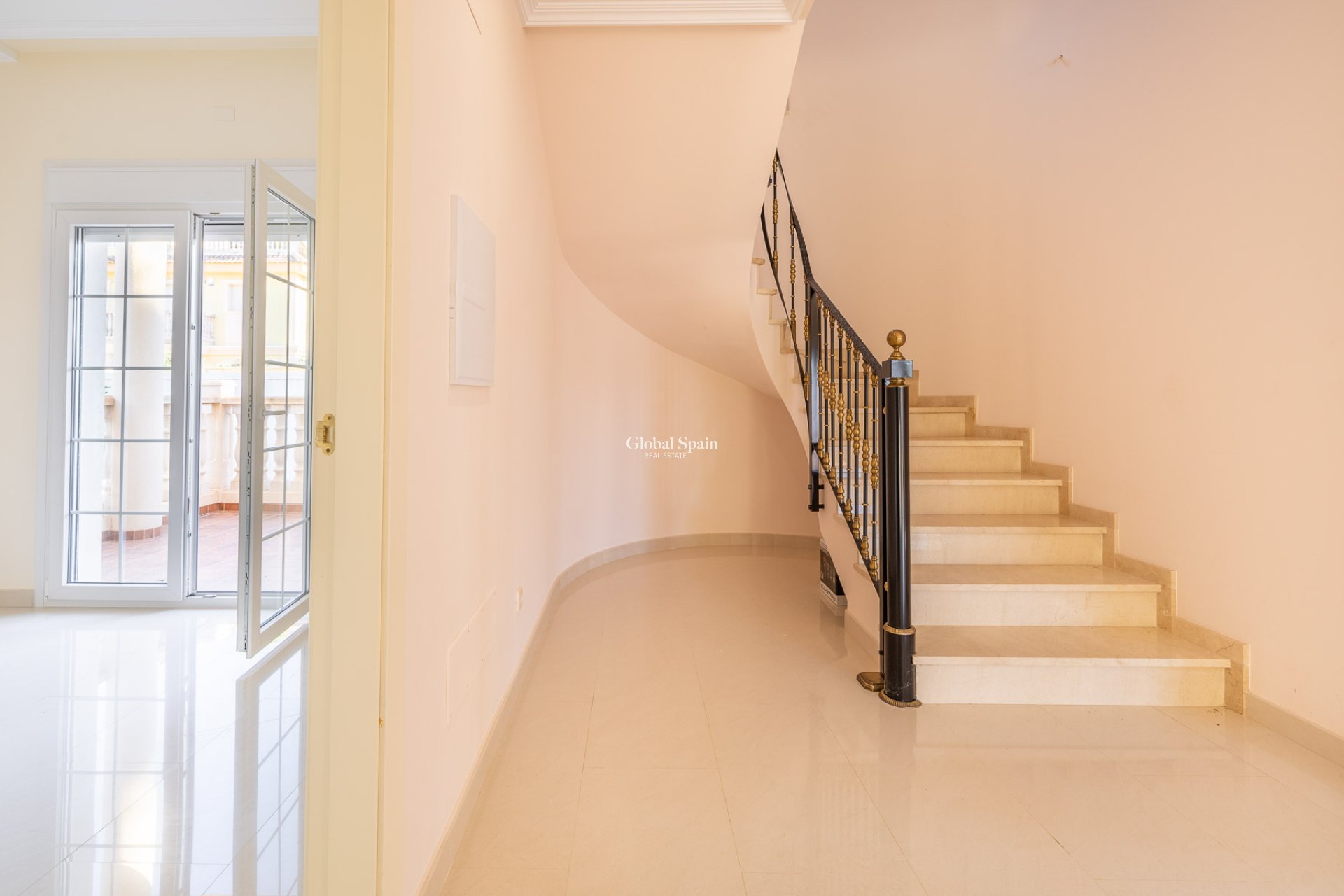 Odsprzedaż - Willa -
ORIHUELA COSTA - CABO ROIG