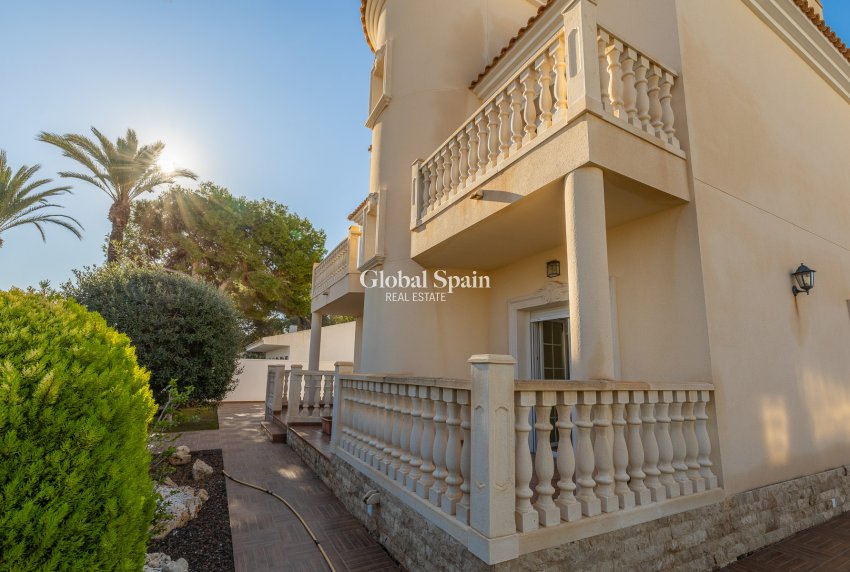 Odsprzedaż - Willa -
ORIHUELA COSTA - CABO ROIG