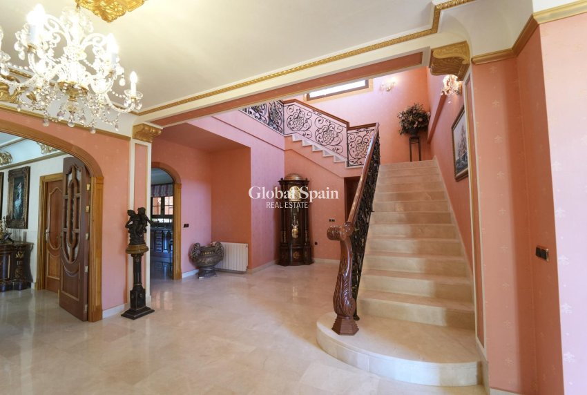 Odsprzedaż - WILLA  -
ORIHUELA COSTA - CAMPOAMOR