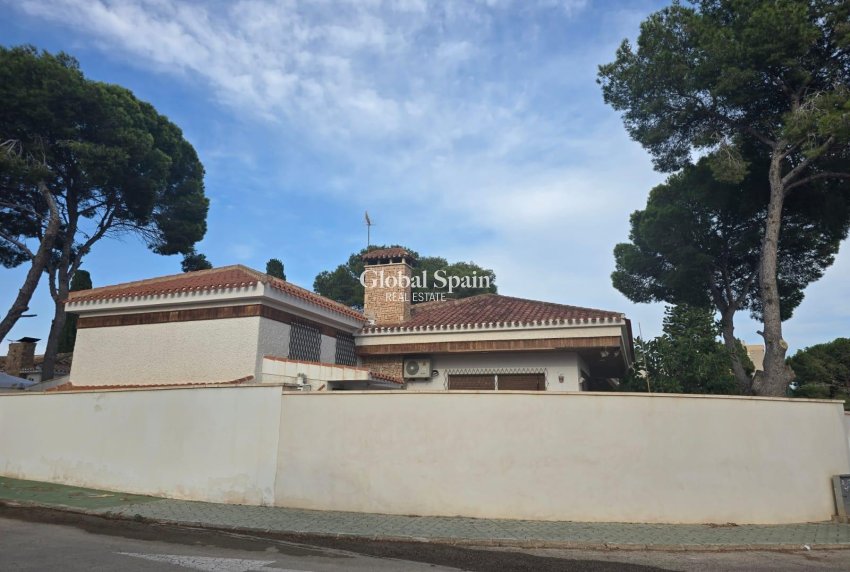 Odsprzedaż - WILLA  -
ORIHUELA COSTA - CAMPOAMOR