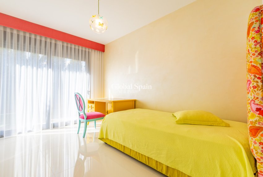 Odsprzedaż - Willa -
ORIHUELA COSTA - CAMPOAMOR