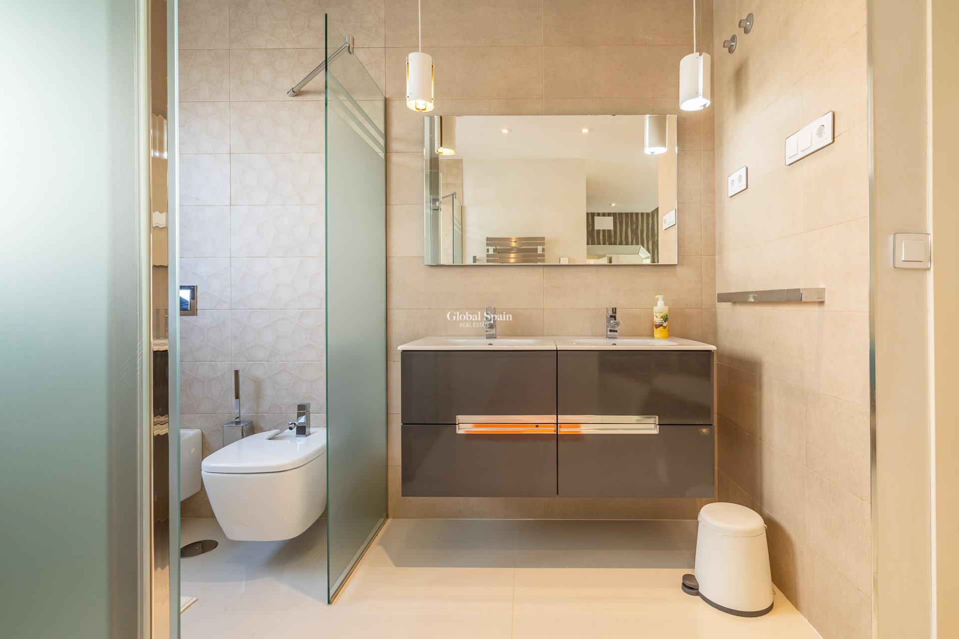 Odsprzedaż - Willa -
ORIHUELA COSTA - CAMPOAMOR