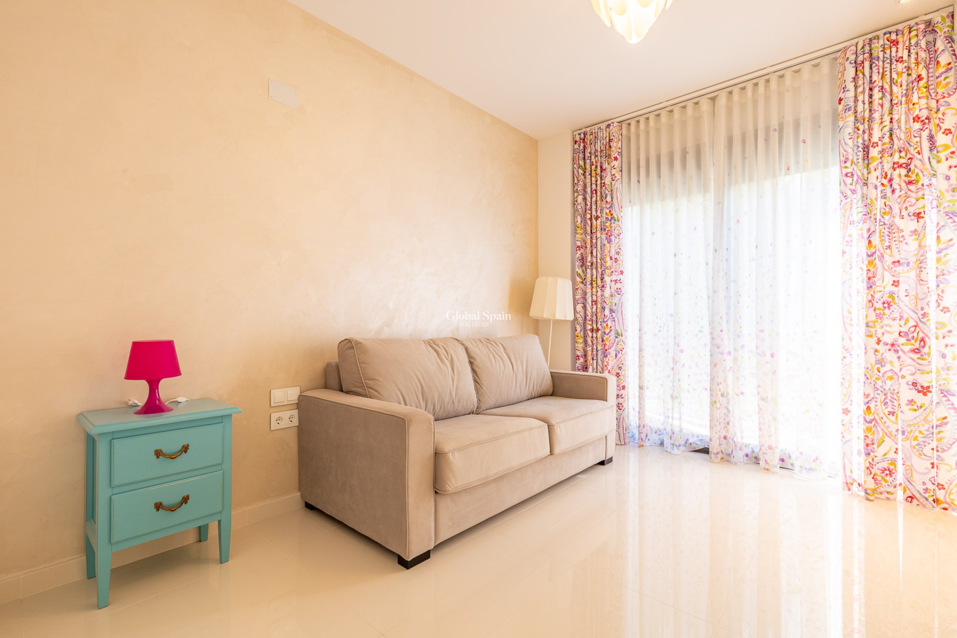 Odsprzedaż - Willa -
ORIHUELA COSTA - CAMPOAMOR