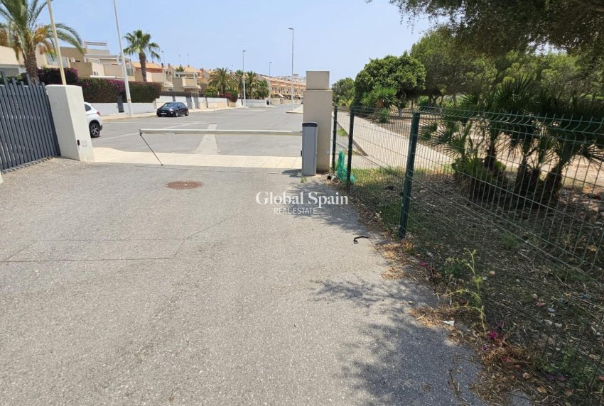 Odsprzedaż - WILLA  -
ORIHUELA COSTA - La Regia