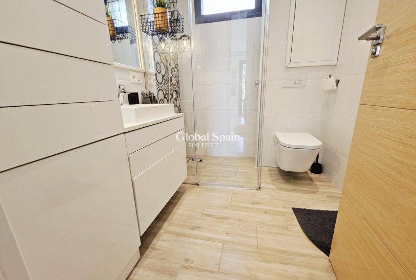 Odsprzedaż - WILLA  -
ORIHUELA COSTA - La Regia