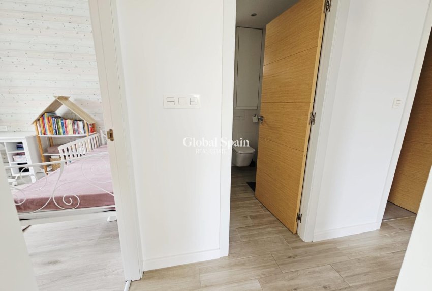 Odsprzedaż - WILLA  -
ORIHUELA COSTA - La Regia