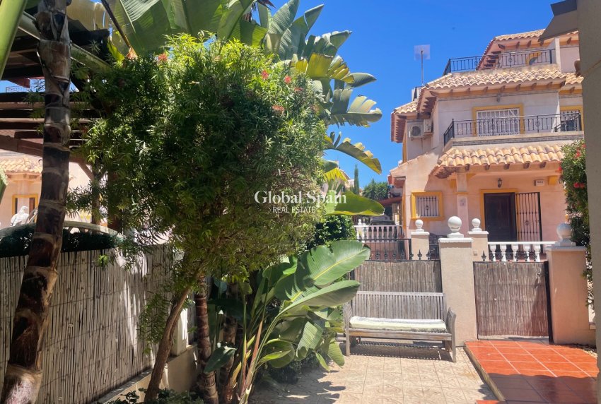 Odsprzedaż - WILLA  -
ORIHUELA COSTA - La Regia