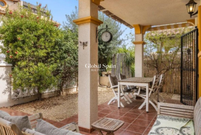 Odsprzedaż - WILLA  -
ORIHUELA COSTA - La Regia