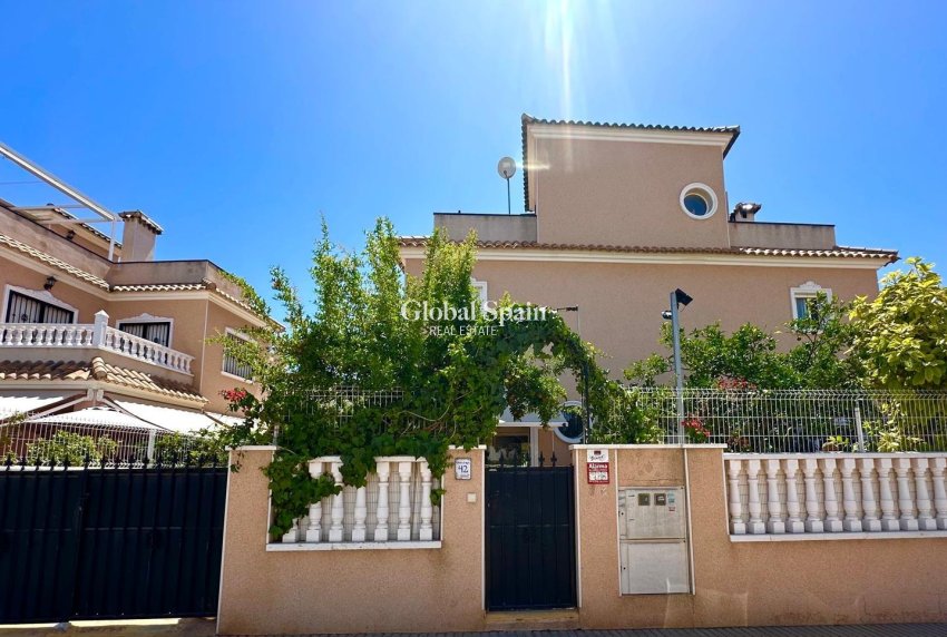 Odsprzedaż - WILLA  -
ORIHUELA COSTA - La Regia