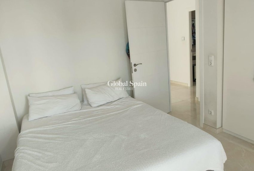 Odsprzedaż - WILLA  -
ORIHUELA COSTA - La Zenia