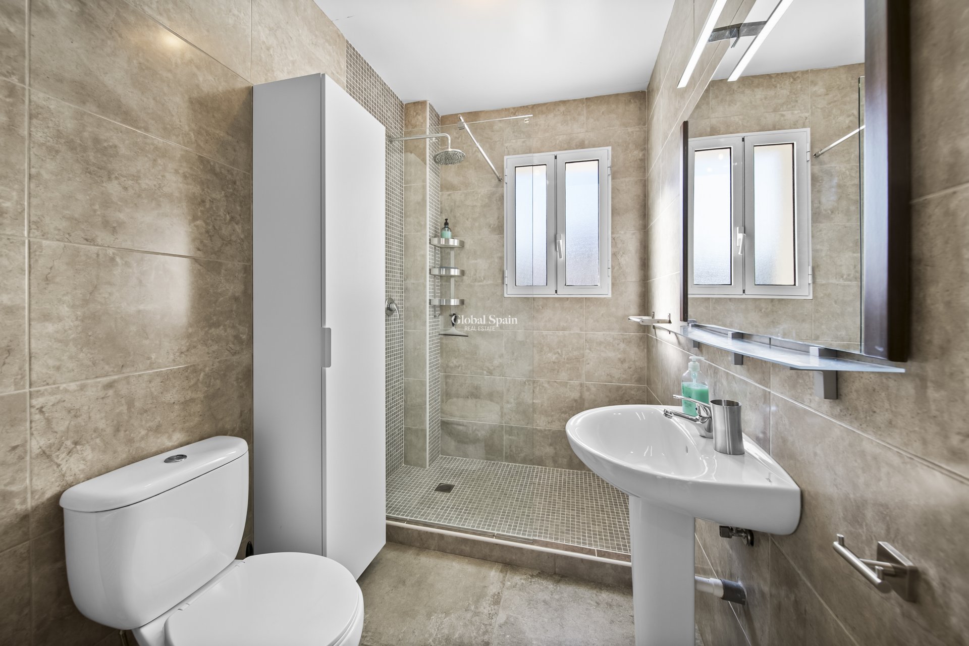 Odsprzedaż - WILLA  -
ORIHUELA COSTA - La Zenia