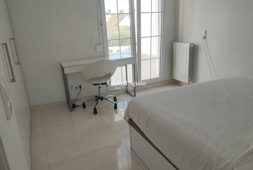 Odsprzedaż - WILLA  -
ORIHUELA COSTA - La Zenia