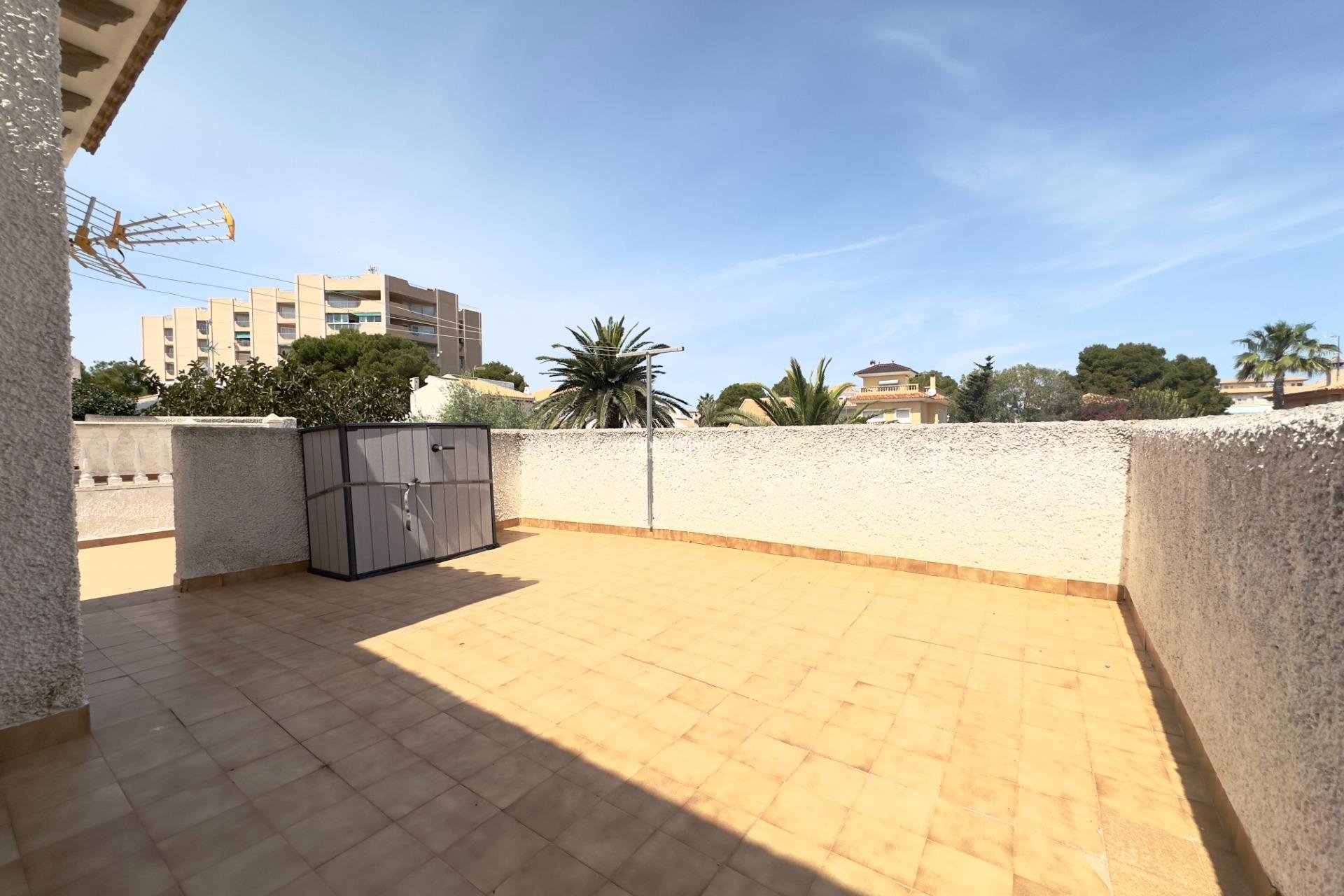 Odsprzedaż - WILLA  -
ORIHUELA COSTA - La Zenia
