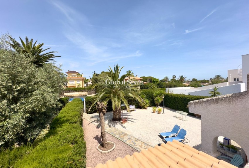 Odsprzedaż - WILLA  -
ORIHUELA COSTA - La Zenia