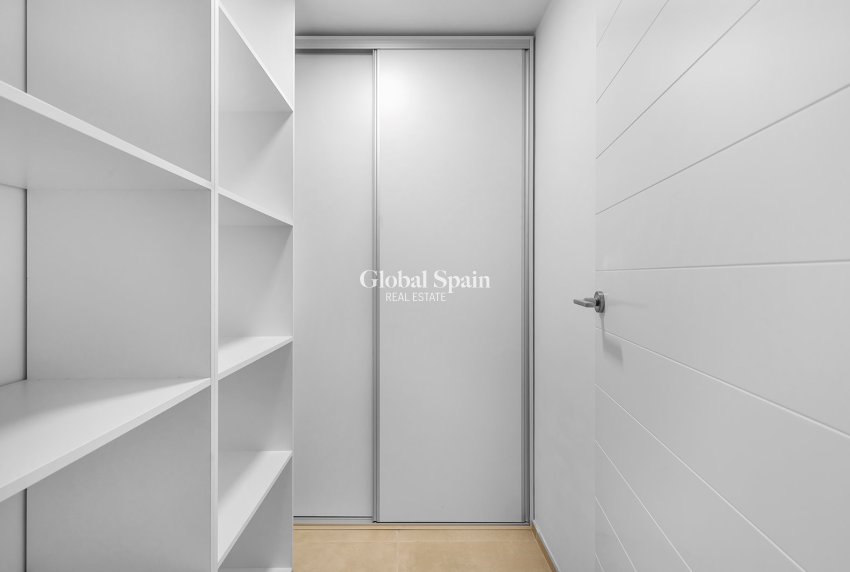 Odsprzedaż - Willa -
ORIHUELA COSTA - La Zenia