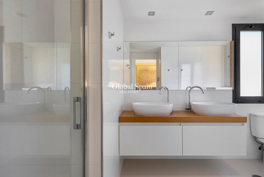 Odsprzedaż - Willa -
ORIHUELA COSTA - La Zenia