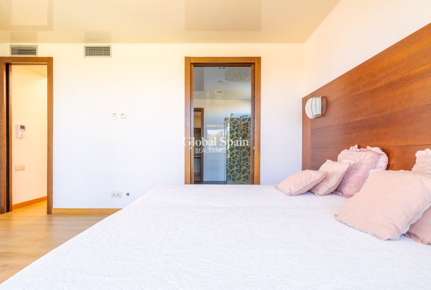 Odsprzedaż - Willa -
ORIHUELA COSTA - La Zenia