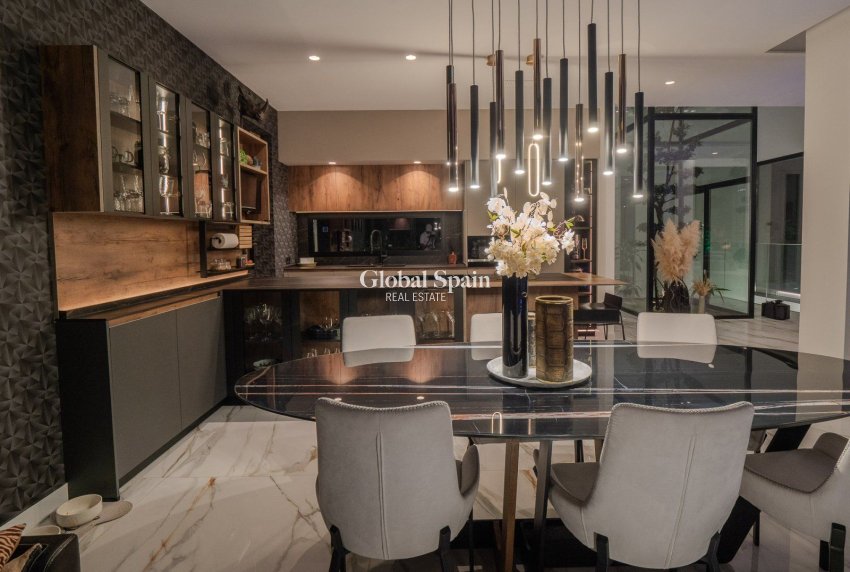 Odsprzedaż - Willa -
ORIHUELA COSTA - Las Colinas Golf