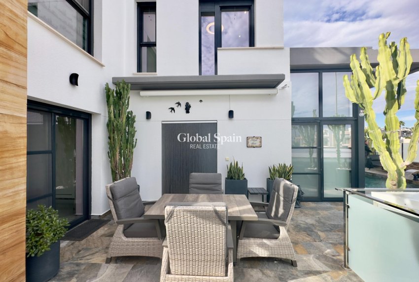 Odsprzedaż - WILLA  -
ORIHUELA COSTA - Lomas de Cabo Roig