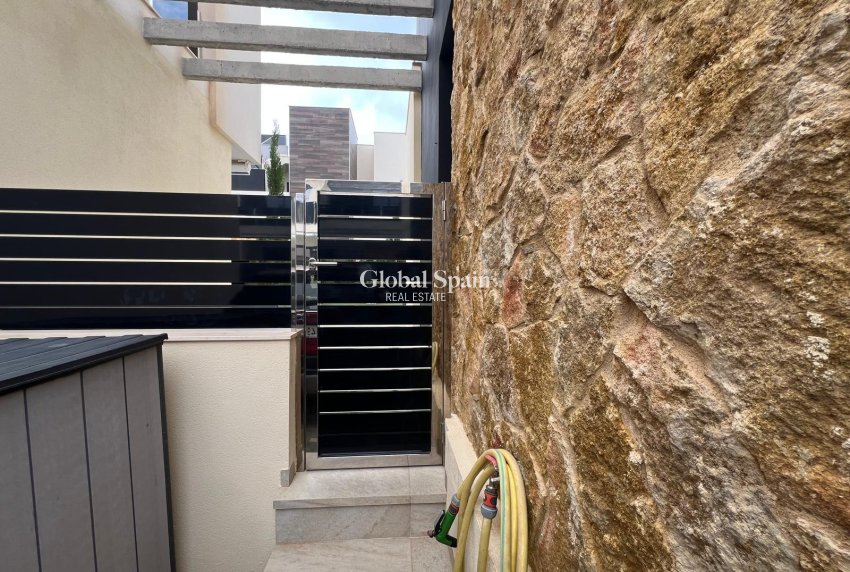 Odsprzedaż - WILLA  -
ORIHUELA COSTA - Lomas de Cabo Roig