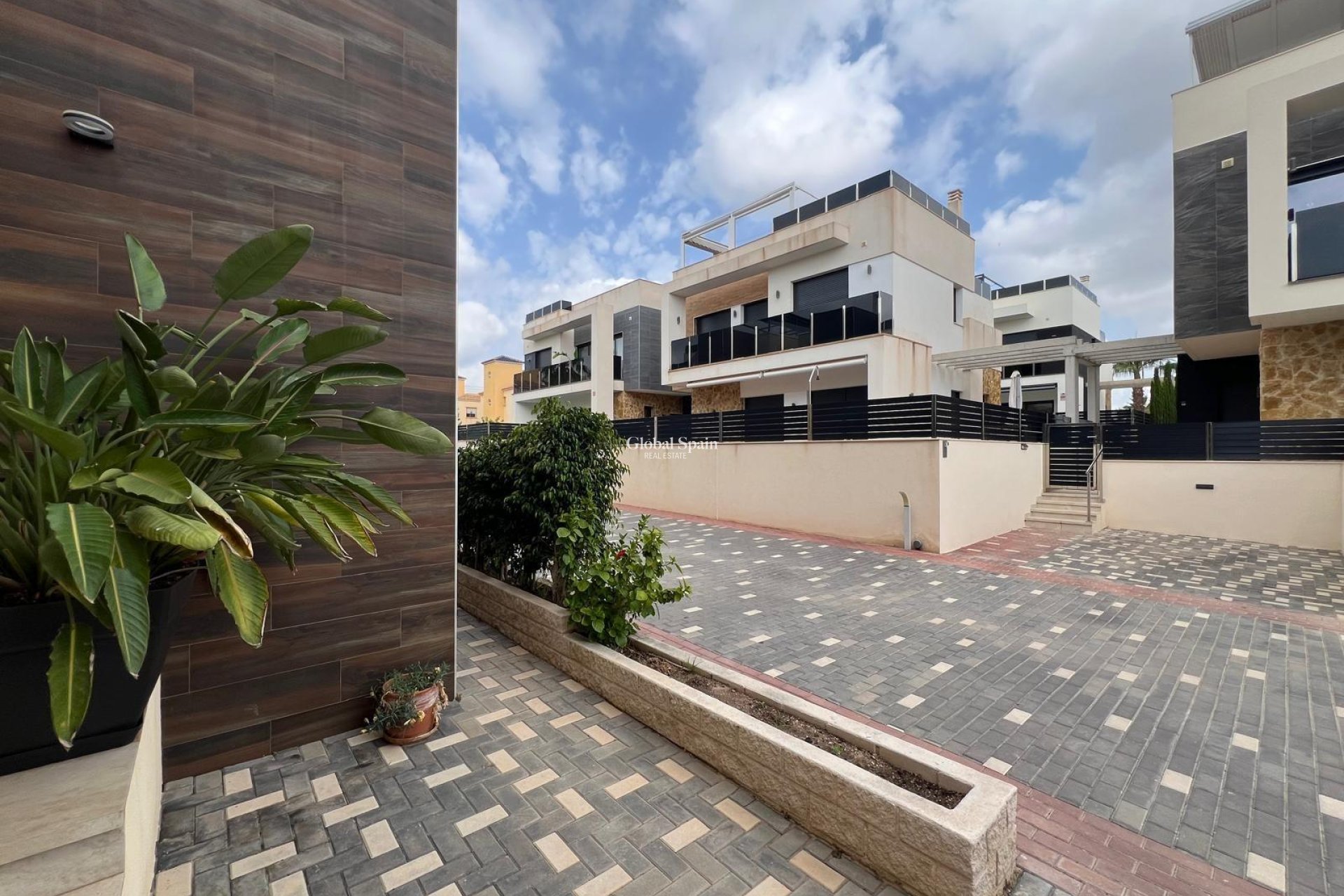 Odsprzedaż - WILLA  -
ORIHUELA COSTA - Lomas de Cabo Roig