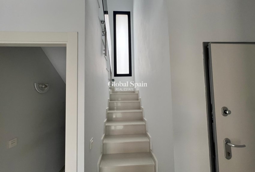 Odsprzedaż - WILLA  -
ORIHUELA COSTA - Lomas de Cabo Roig