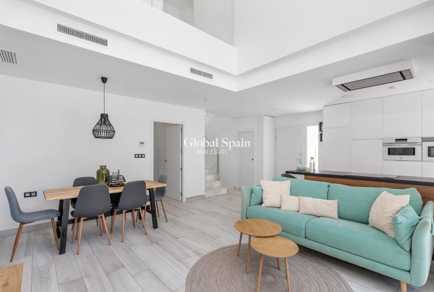 Odsprzedaż - WILLA  -
ORIHUELA COSTA - Lomas de Cabo Roig
