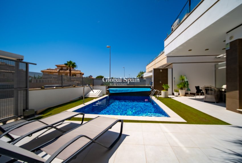 Odsprzedaż - Willa -
ORIHUELA COSTA - Lomas de Cabo Roig