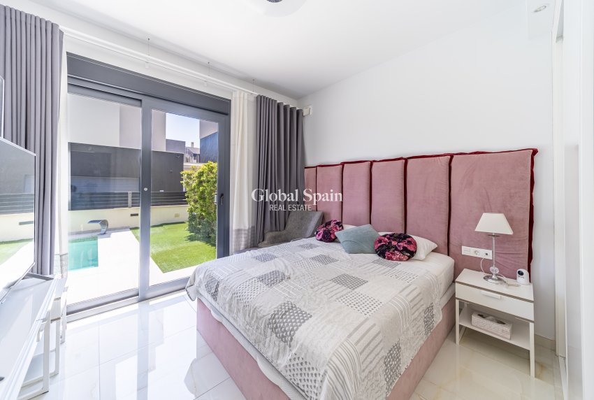 Odsprzedaż - Willa -
ORIHUELA COSTA - Lomas de Cabo Roig