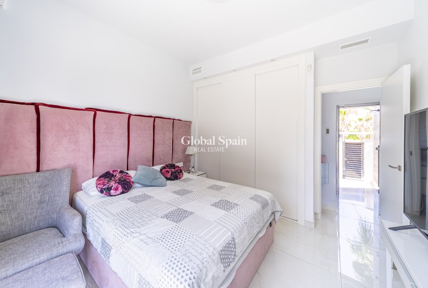 Odsprzedaż - Willa -
ORIHUELA COSTA - Lomas de Cabo Roig