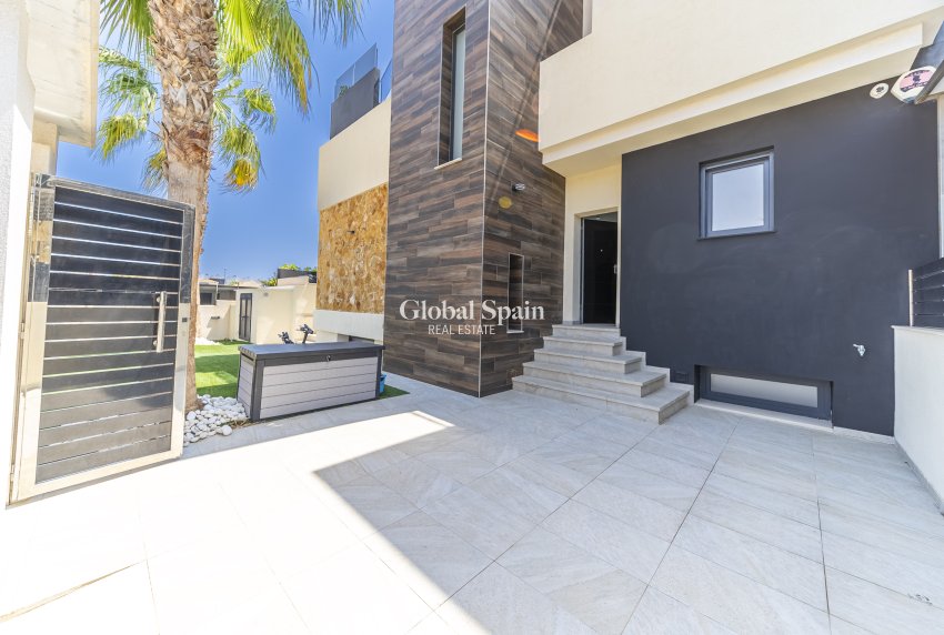 Odsprzedaż - Willa -
ORIHUELA COSTA - Lomas de Cabo Roig