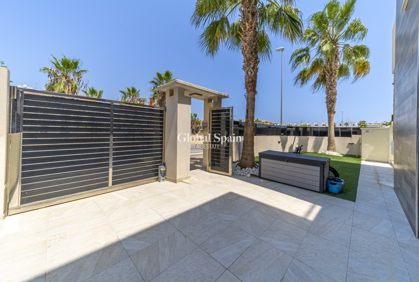 Odsprzedaż - Willa -
ORIHUELA COSTA - Lomas de Cabo Roig