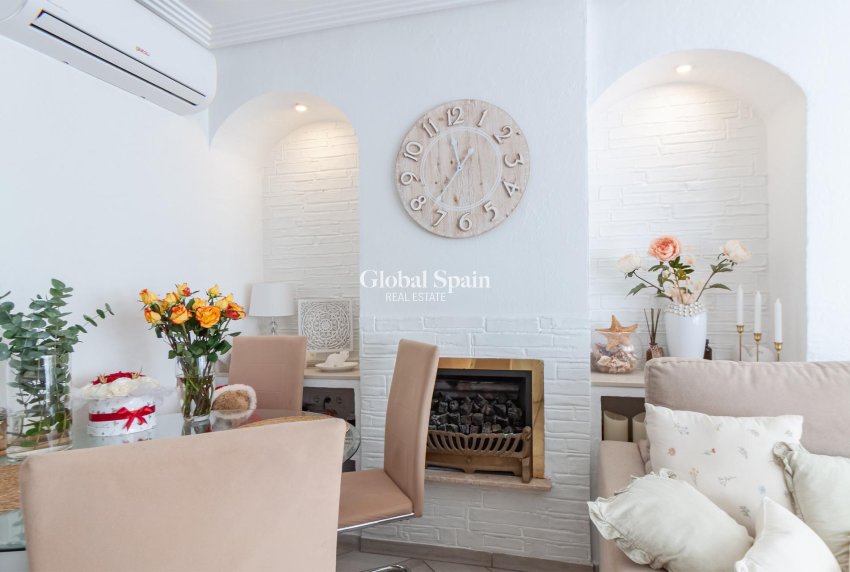 Odsprzedaż - WILLA  -
ORIHUELA COSTA - Los Almendros-la Florida