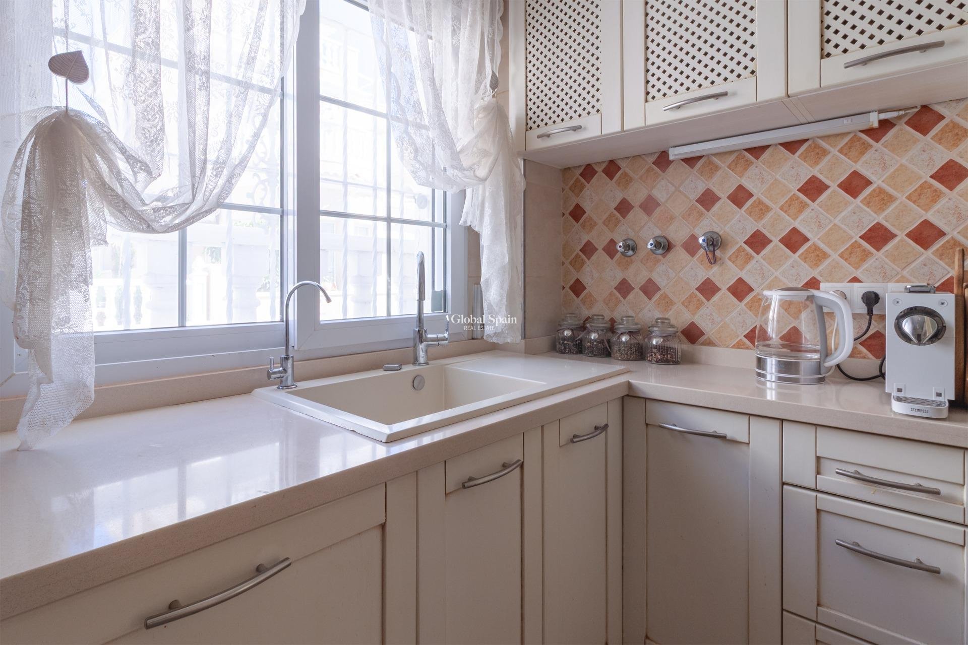 Odsprzedaż - WILLA  -
ORIHUELA COSTA - Los Almendros-la Florida