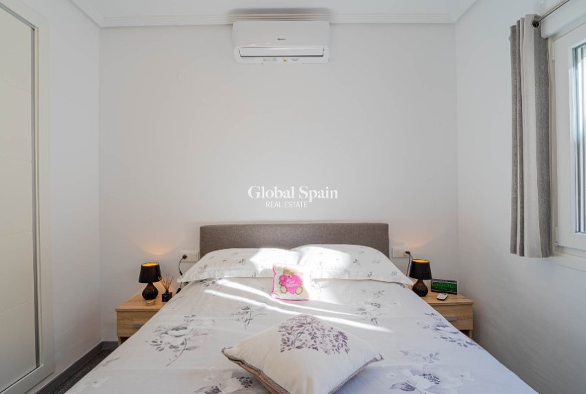 Odsprzedaż - Willa -
ORIHUELA COSTA - LOS BALCONES - LOS ALTOS