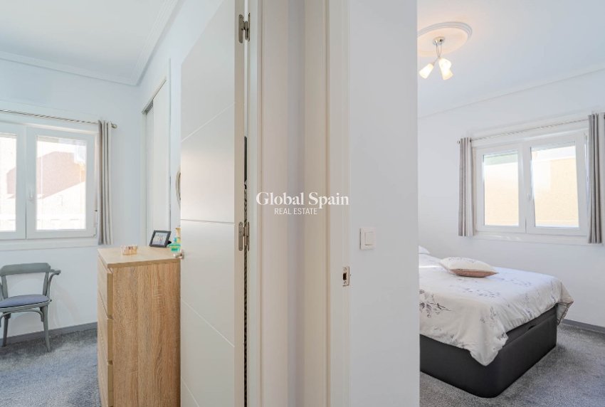 Odsprzedaż - Willa -
ORIHUELA COSTA - LOS BALCONES - LOS ALTOS