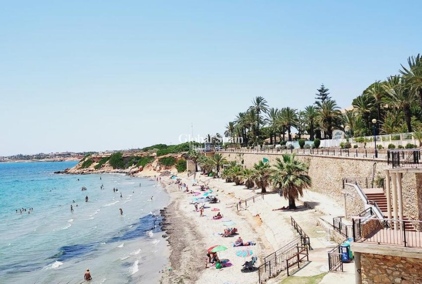 Odsprzedaż - WILLA  -
ORIHUELA COSTA - Punta Prima