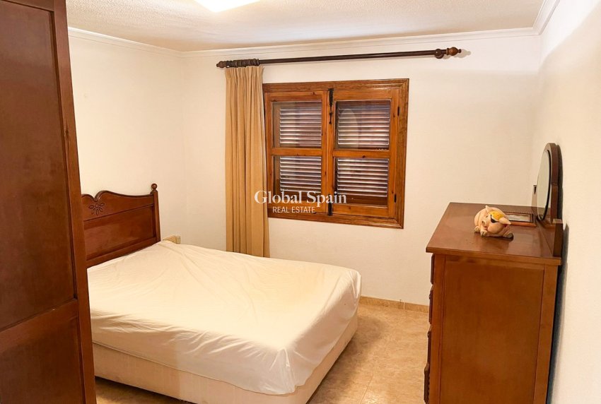 Odsprzedaż - WILLA  -
ORIHUELA COSTA - Punta Prima