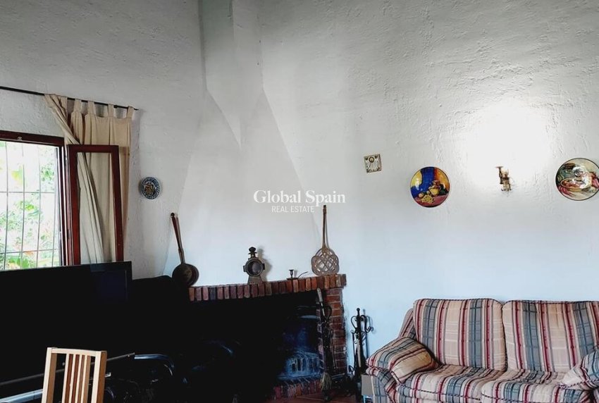 Odsprzedaż - WILLA  -
ORIHUELA COSTA - Punta Prima