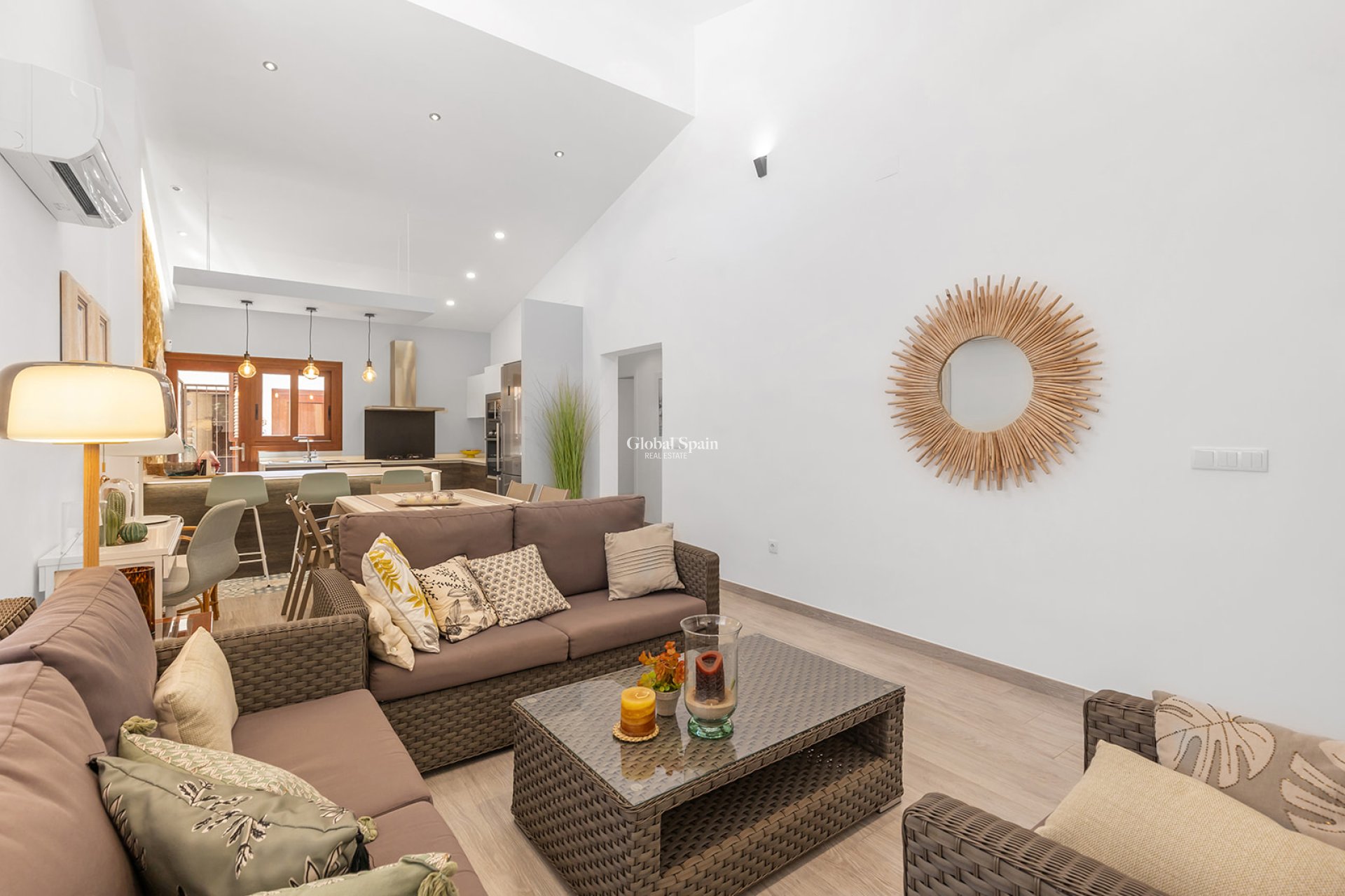 Odsprzedaż - Willa -
ORIHUELA COSTA - Punta Prima