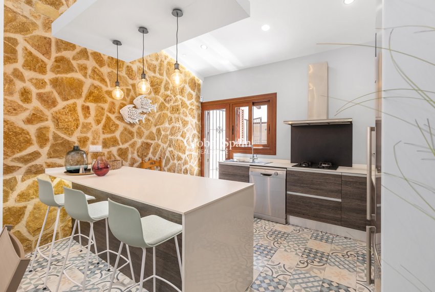 Odsprzedaż - Willa -
ORIHUELA COSTA - Punta Prima