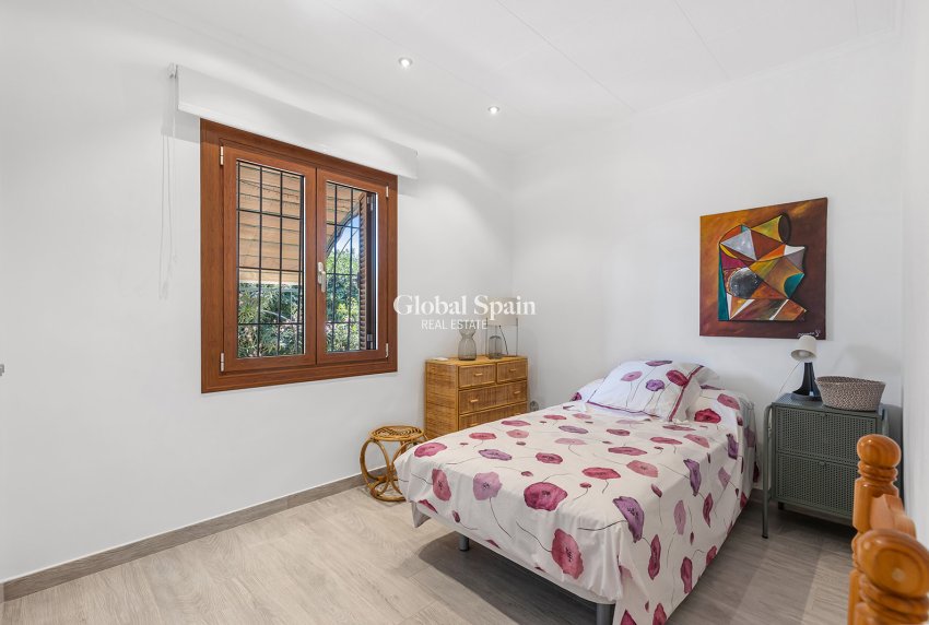 Odsprzedaż - Willa -
ORIHUELA COSTA - Punta Prima